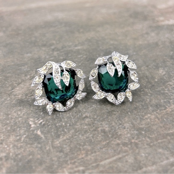 Sarah Coventry Jewelry - VINTAGE Sarah Coventry Huge Emerald Green Rhinestone Silver Formal Clip Ons